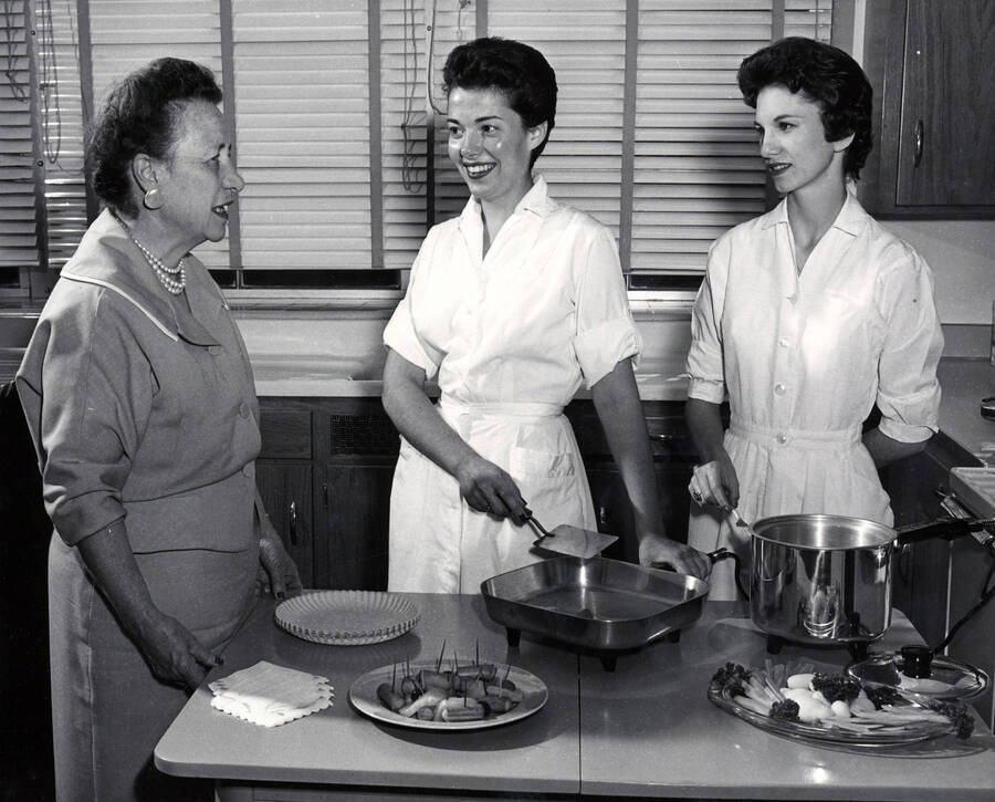 1943 photograph of Home Economics. Margaret Ritchie and students use an electric skillet. Donor: Publications Dept. [PG1_221-070]