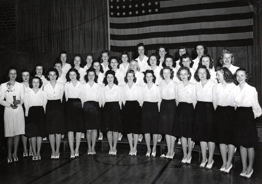 1942-05-08 photograph of Music Department. Kappa Kappa Gamma sorority, winners of the songfest. [PG1_222-100]