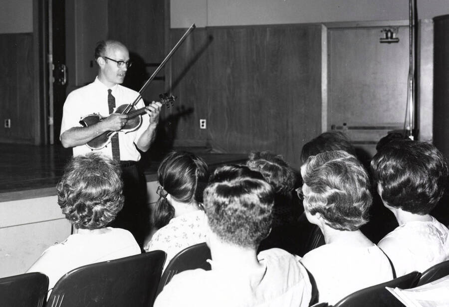 1952 photograph of Music Department. Students attending a violin lecture. Donor: Publications Dept. [PG1_222-045]
