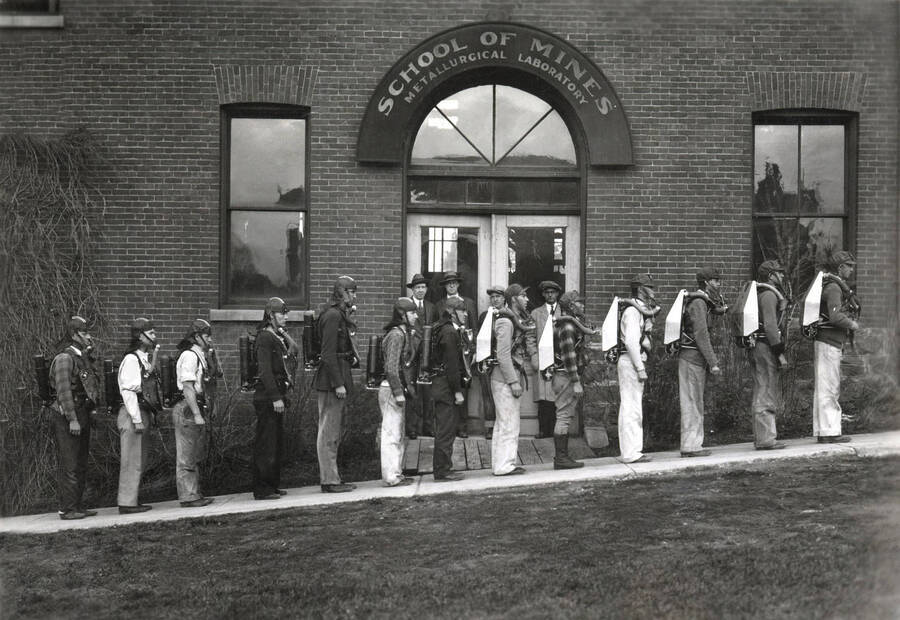 1926 photograph of College of Mines. Students in mine rescue course in front of the School of Mines Metallurigcal Laboratory building. [PG1_223-02]