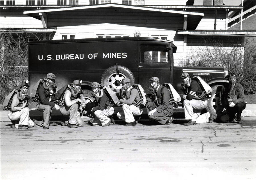 1930 photograph of College of Mines. Students in mine rescue course in front of U.S. Bureau of Mines rescue truck. [PG1_223-03]