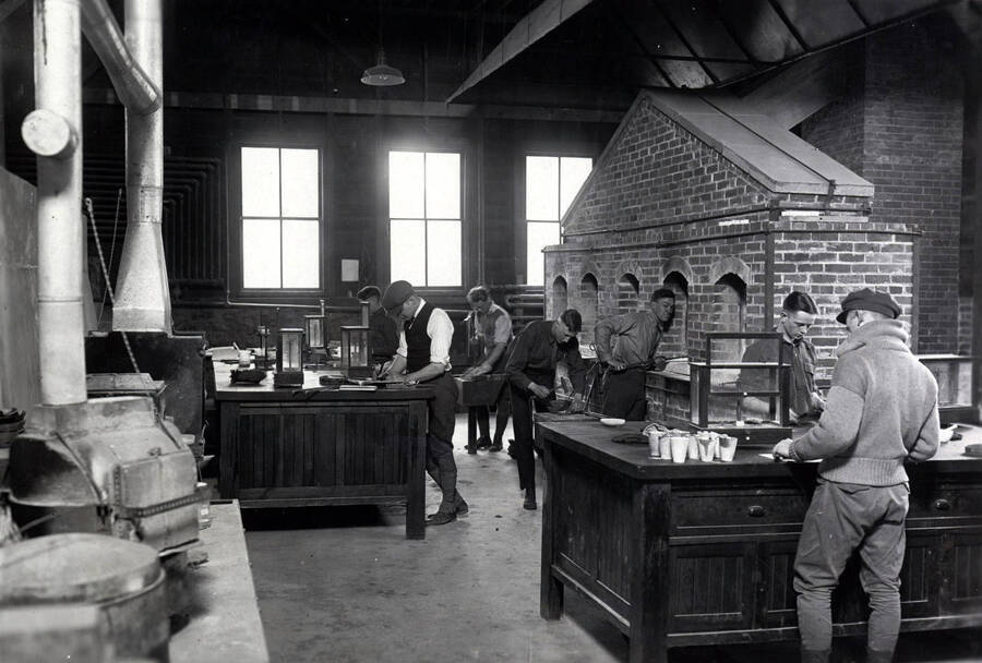 1923 photograph of College of Mines. Students in a laboratory during a class in fire assaying. [PG1_223-6]