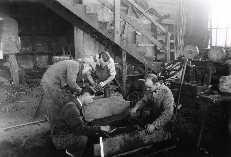 1930 photograph of College of Engineering. Students in the foundry. [PG1_224-12]
