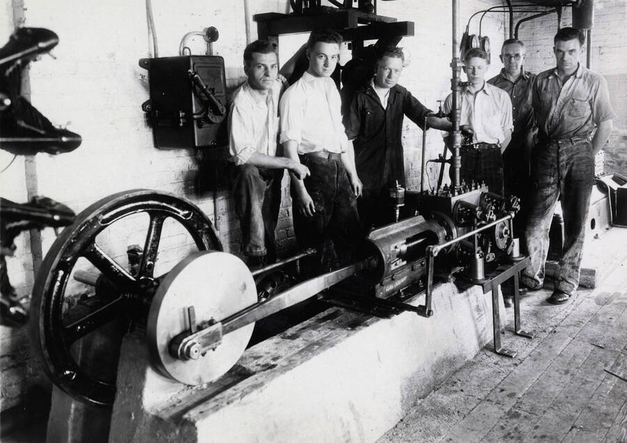 College of Engineering. University of Idaho. Corliss steam engine built by mechanical engineering students. [224-14]