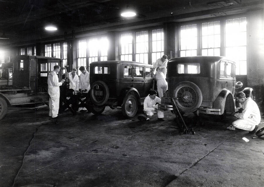 1932 photograph of College of Engineering. Students work on automobiles during motor mechanics class. [PG1_224-17]