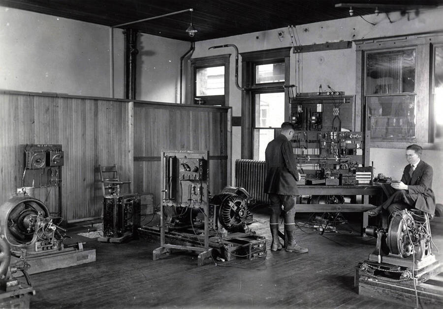 1922 photograph of College of Engineering. Students working in the electrical engineering laboratory. [PG1_224-07]