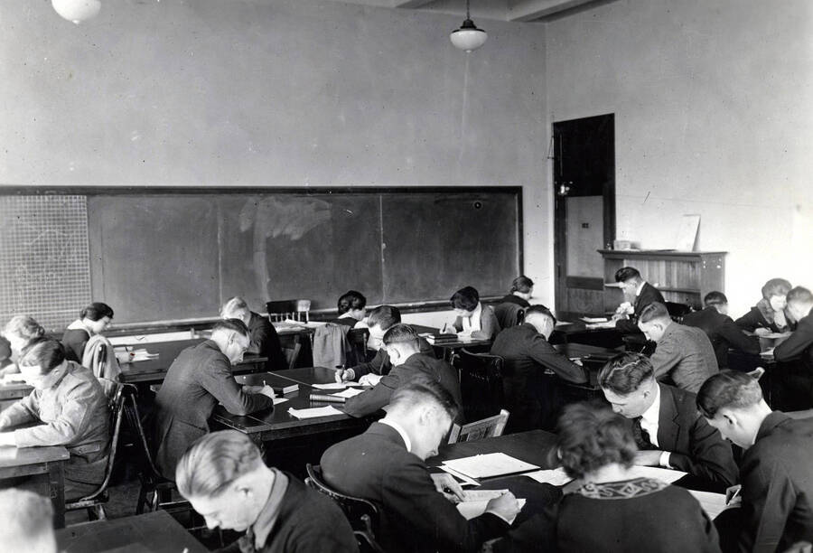 1926 photograph of College of Business Administration. Students studying during bookkeeping class. [PG1_225-01]