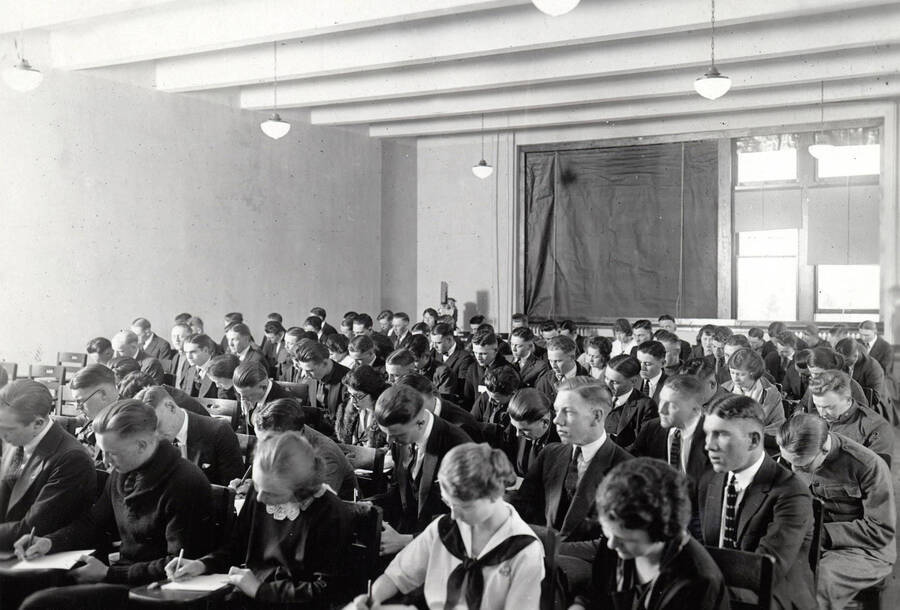 1926 photograph of Political Science. Students during American government class. [PG1_228-01]