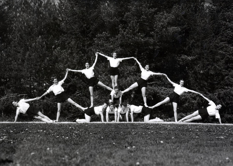 Physical Education, Women. University of Idaho. Taps and Terps. Pyramid. [231-4]