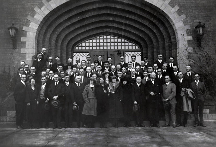 1923 photograph of Agricultural Extension Service. Conference group photograph in front of the Administration building. [PG1_237-01]