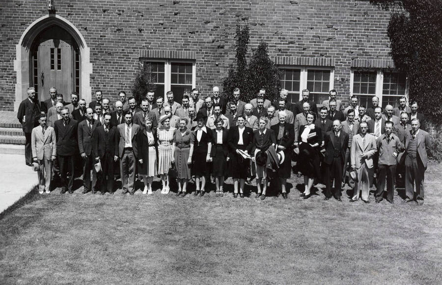 1934 photograph of Agricultural Extension Service. Conference group photograph. Print has identifications on verso. Donor: D.E. Warren. [PG1_237-05]