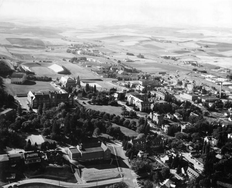 1952 photograph of University of Idaho campus. Aerial view shows surrounding farm fields. [PG1_003-10]