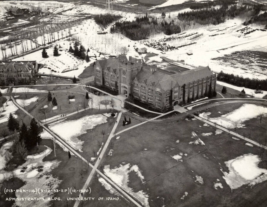 1933-03-12 photograph of University of Idaho campus. Aerial view shows Administration building and lawn. Donor: Publications Dept. [PG1_003-23]