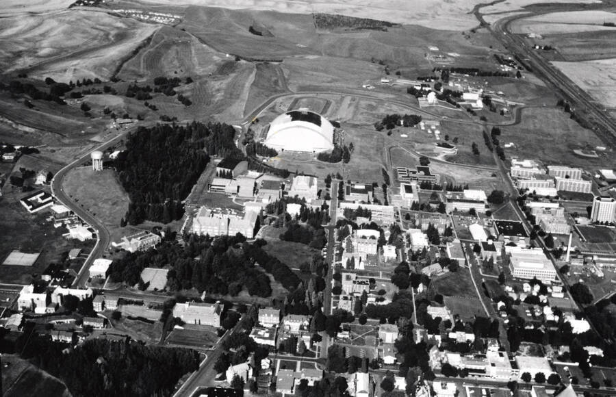 1975 photograph of University of Idaho campus. Aerial view shows Kibbie Dome. [PG1_003-40]