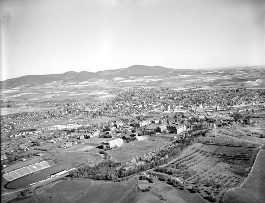 1948 photograph of University of Idaho campus. Aerial view shows Neale Stadium. [PG1_003-42]