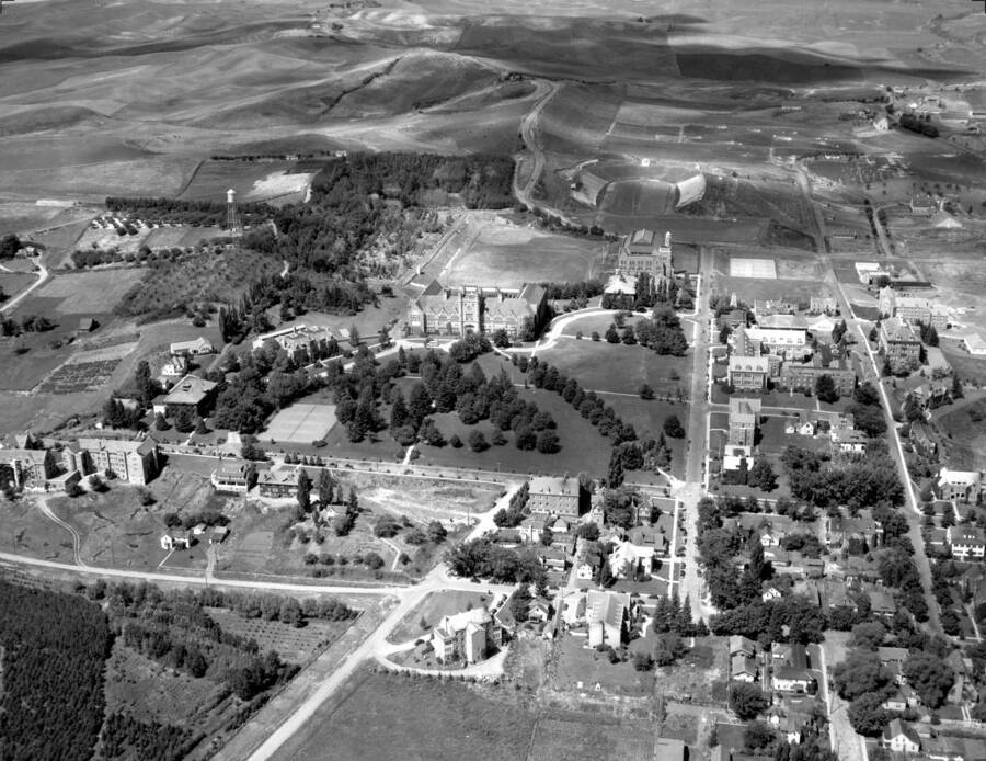 1939 photograph of University of Idaho campus (Aerial View). Donor: Oregon State University. [PG1_003-47]