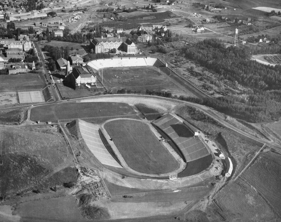 1937 photograph of University of Idaho campus. Aerial view shows Neale Stadium. [PG1_003-08]