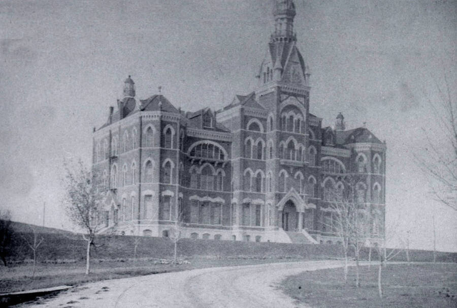 1903 photograph of Administration Building. Donor: Claire Stevenson. [PG1_51-38]