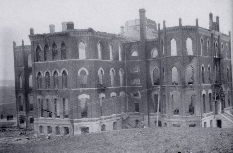 1906 photograph of Administration Building. View of the old Administration building after the fire. Donor: Claire Stevenson. [PG1_51-39]