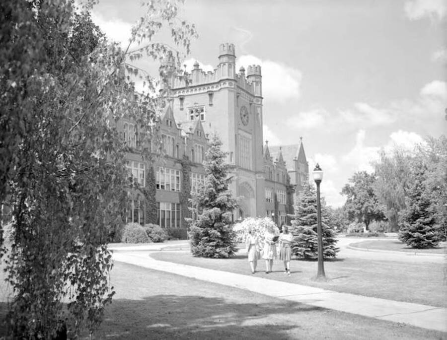 1930 photograph of Administration Building. [PG1_52-118]