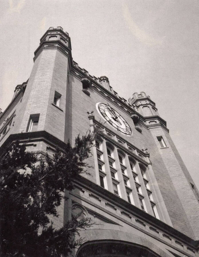 1940 photograph of Administration Building. View of the clock tower. Donor: U of I Alumni Office. [PG1_52-161]