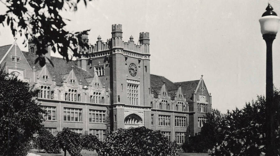 1923 photograph of Administration Building. [PG1_52-019]