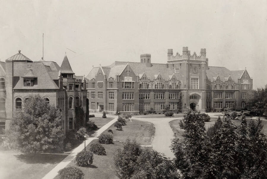 1924 photograph of Administration Building. View of the drive in front of the Administration with the Engineering building to the left[PG1_52-021]