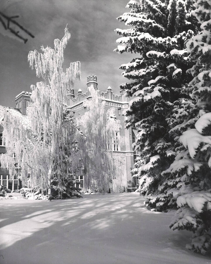1922 photograph of Administration Building. View of winter scene. [PG1_52-051]