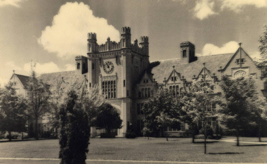 1940 photograph of Administration Building. [PG1_52-067]