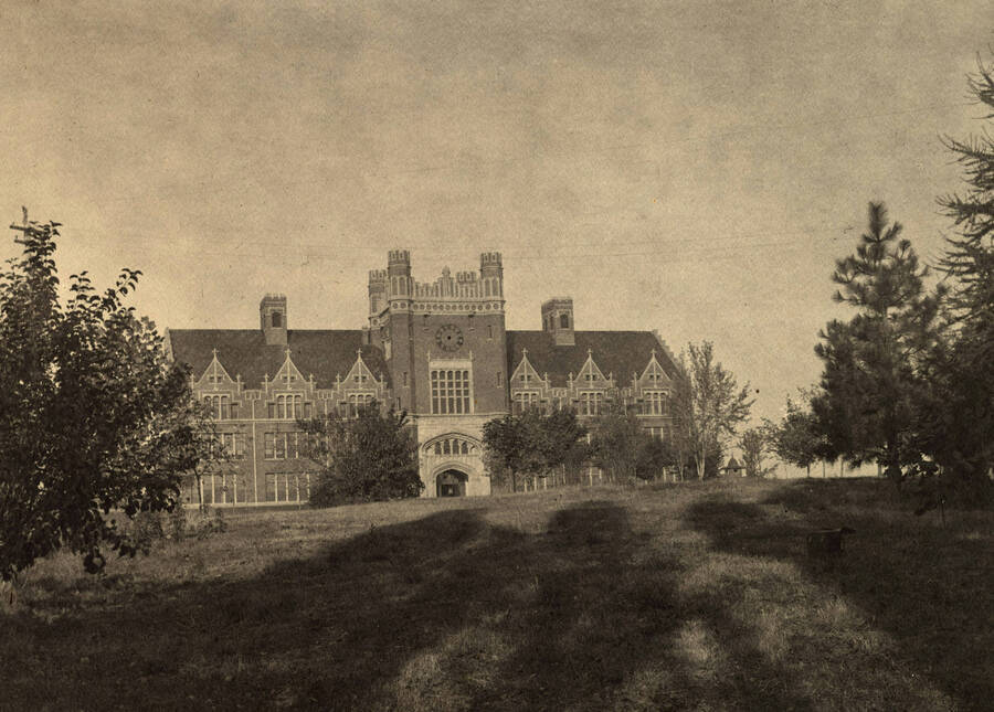 1910 photograph of Administration Building. [PG1_52-007]