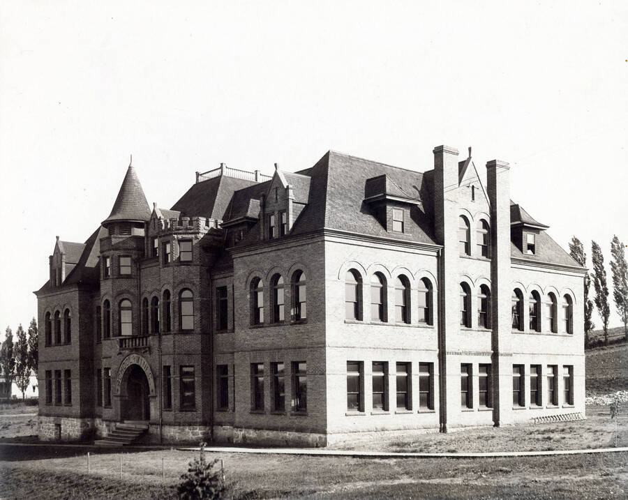1903 photograph of Engineering Building also known as the School of Mines. [PG1_56-02]