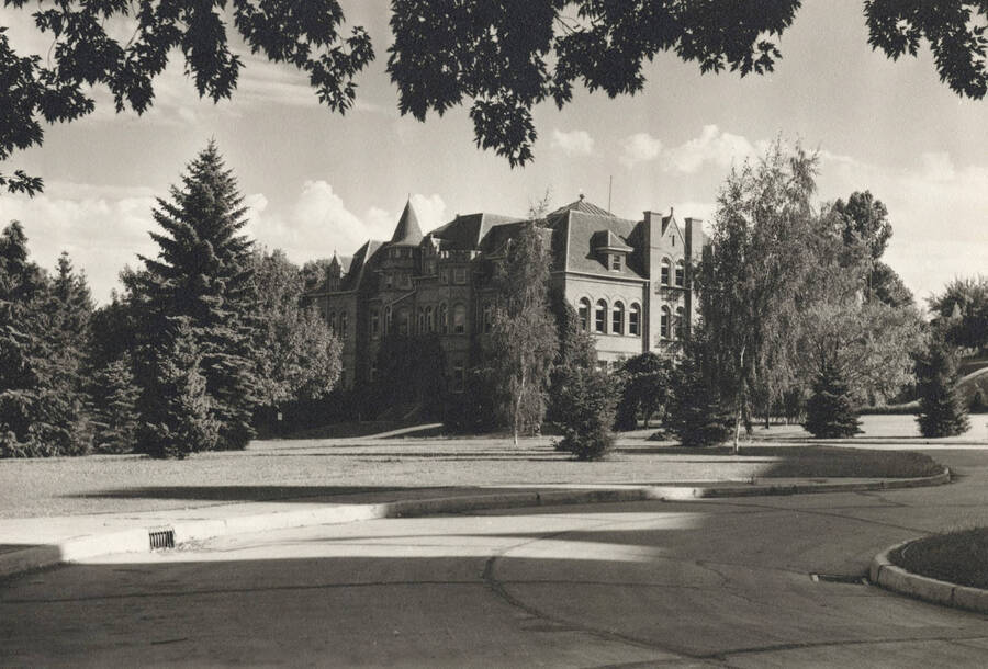 1941 photograph of Engineering Building. View from the Administration drive. [PG1_56-38]