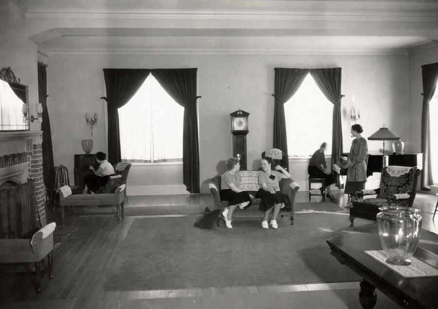 1935 photograph of Hays Hall. View of the women in their living room. [PG1_59-08]