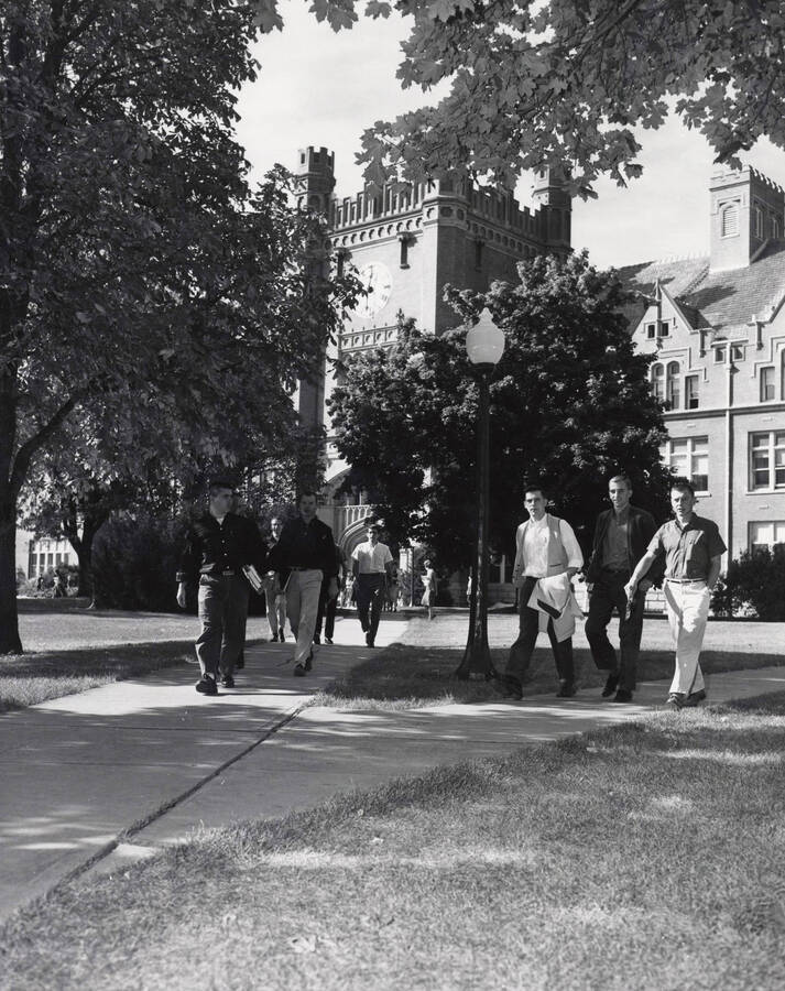 University of Idaho campuses scene. Students on administration building walkway. [6-47]