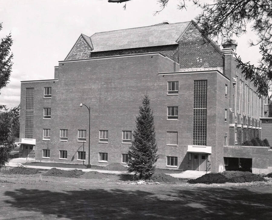 1954 photograph of Memorial Gymnasium. View of two new additions. [PG1_61-19]