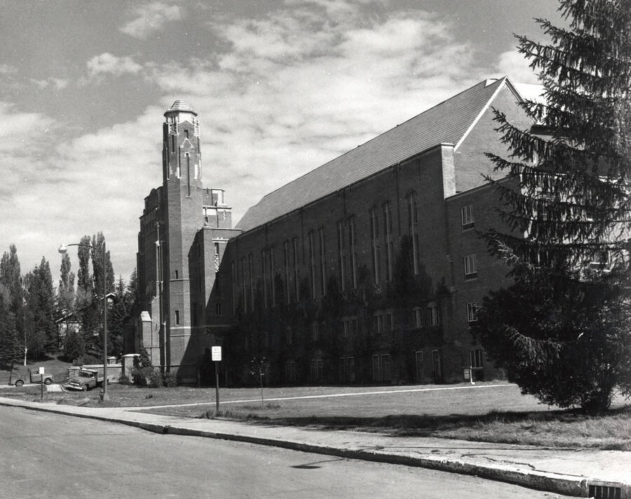 1945 photograph of Memorial Gymnasium. View of the northwest corner of the entrance. [PG1_61-21]