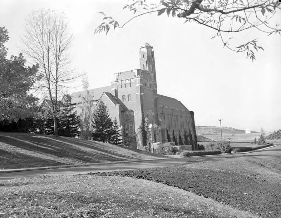 1935 photograph of Memorial Gymnasium. Grandstand in the background. [PG1_61-37]