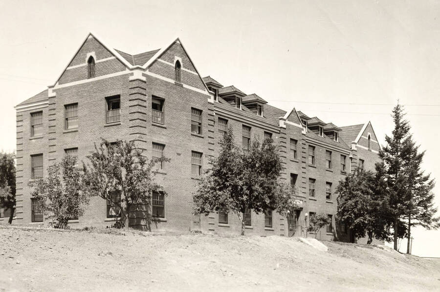 1923 photograph of Lindley Hall. [PG1_62-05]