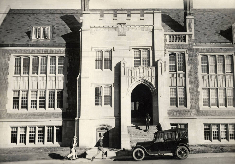 1924 photograph of Science Hall Renamed Life Sciences Building in 1964. Students enter the building for classes. [PG1_067-19]