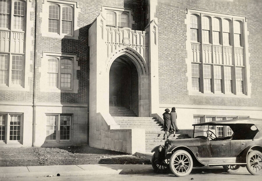 1924 photograph of Science Hall Renamed Life Sciences Building in 1964. Students enter the building for classes. [PG1_067-20]