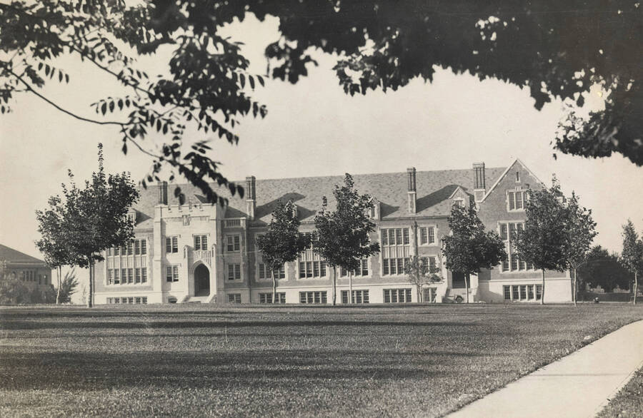 1941 photograph of Science Hall Renamed Life Sciences Building in 1964. View from the Administration lawn. [PG1_067-49]