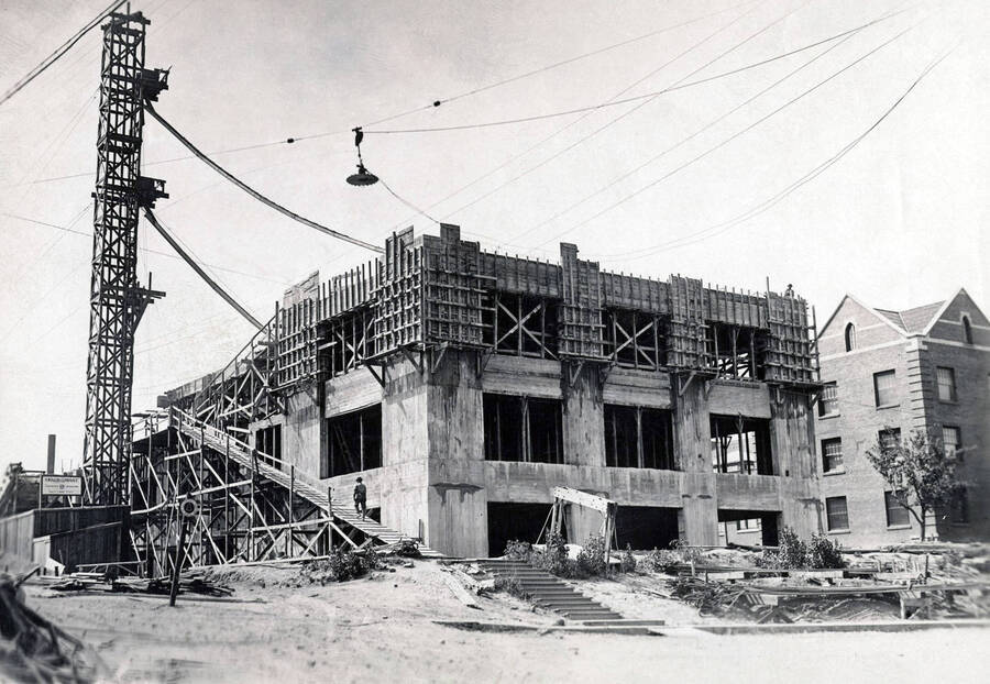 1924-08-01 photograph of Science Hall Renamed Life Sciences Building in 1964. View of construction. [PG1_067-05]