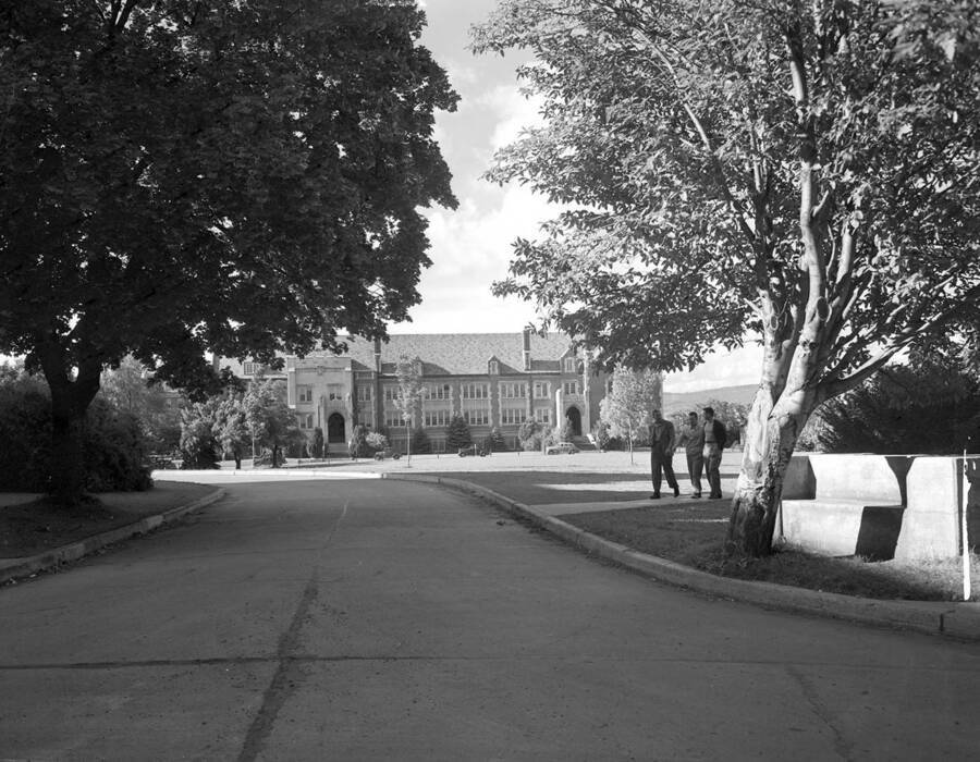 1948 photograph of Science Hall Renamed Life Sciences Building in 1964. View from Administration drive. [PG1_067-59]