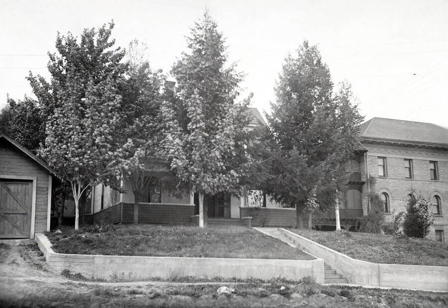 1922 photograph of Center Cottage. View from Blake Avenue Ridenbaugh Hall on the right. [PG1_069-02]