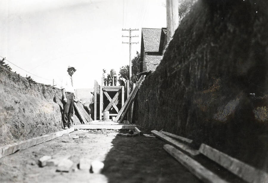 1927 photograph of Building main steam tunnel. View of men working on the tunnel. [PG1_070-04]