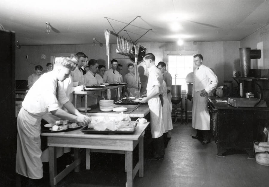1935 photograph of Idaho Club. View of kitchen and staff. [PG1_071-03]