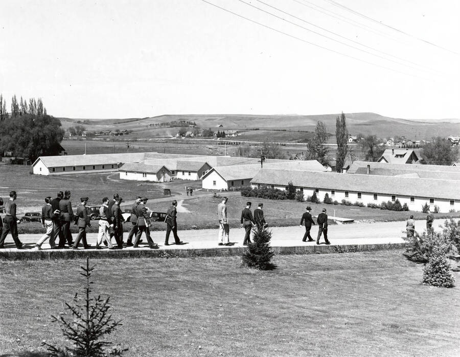 1940 photograph of Idaho Club. Men on the way back to their cooperative dormitory. [PG1_071-07]