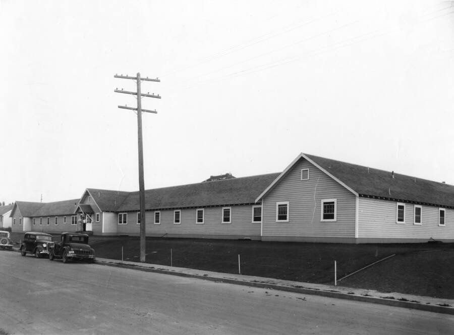 1950 photograph of Campus Club. View from the street. [PG1_072-08a]