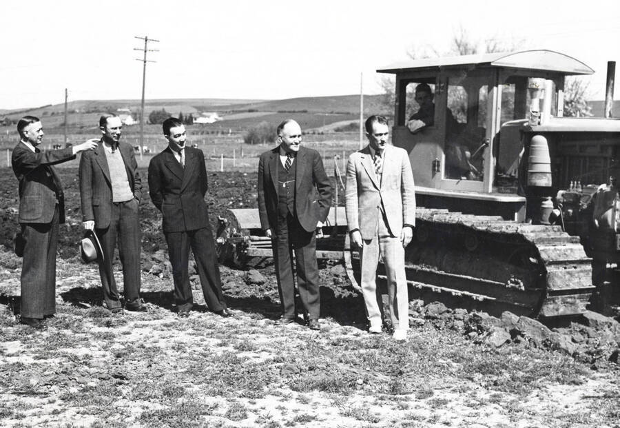 1938 photograph of Campus Club. View of men and equipment at the groundbreaking. [PG1_072-01]