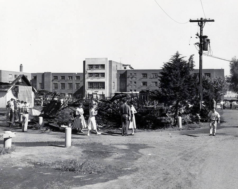 1958 photograph of Campus Club. Students survey the aftermath of the fire. [PG1_072-05]